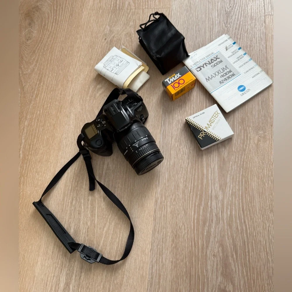 Minolta Maxxum 430si RZ 35mm SLR Film Camera Quantaray 28-90mm Lens and Kit